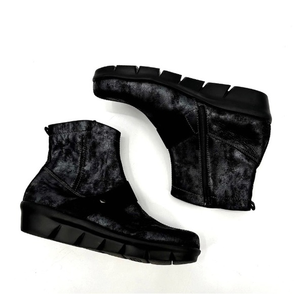 WOLKY Black Omni Leather Ankle Boot // 39 - Picture 2 of 7